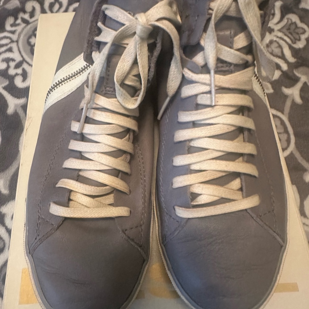 Diesel Gray Sneakers Minimalist Design